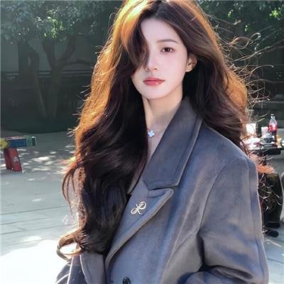 公园长椅上的盖伊与玛德琳